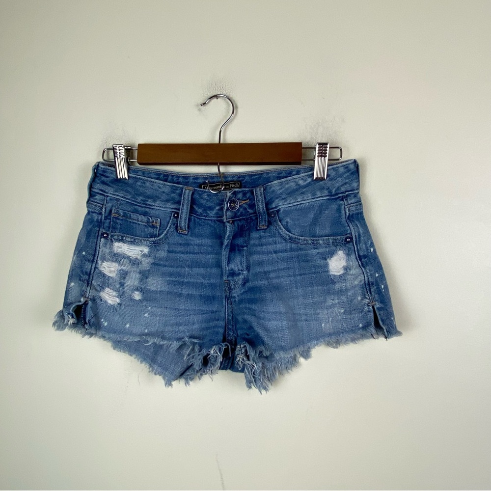 VTG Abercrombie & Fitch Blue Denim Distressed Booty Shorts Size 25 Button Front‎